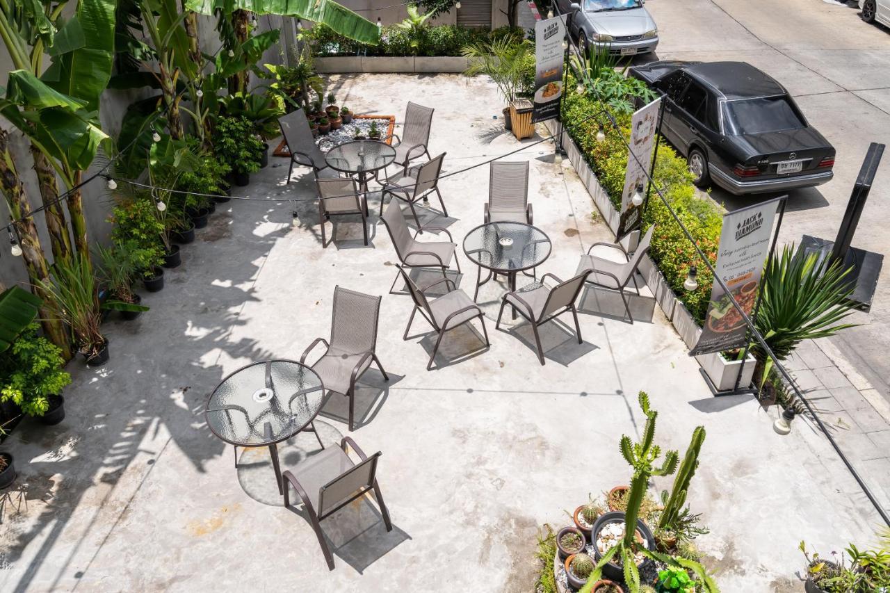 W Station Hotel Bangkok Exterior foto